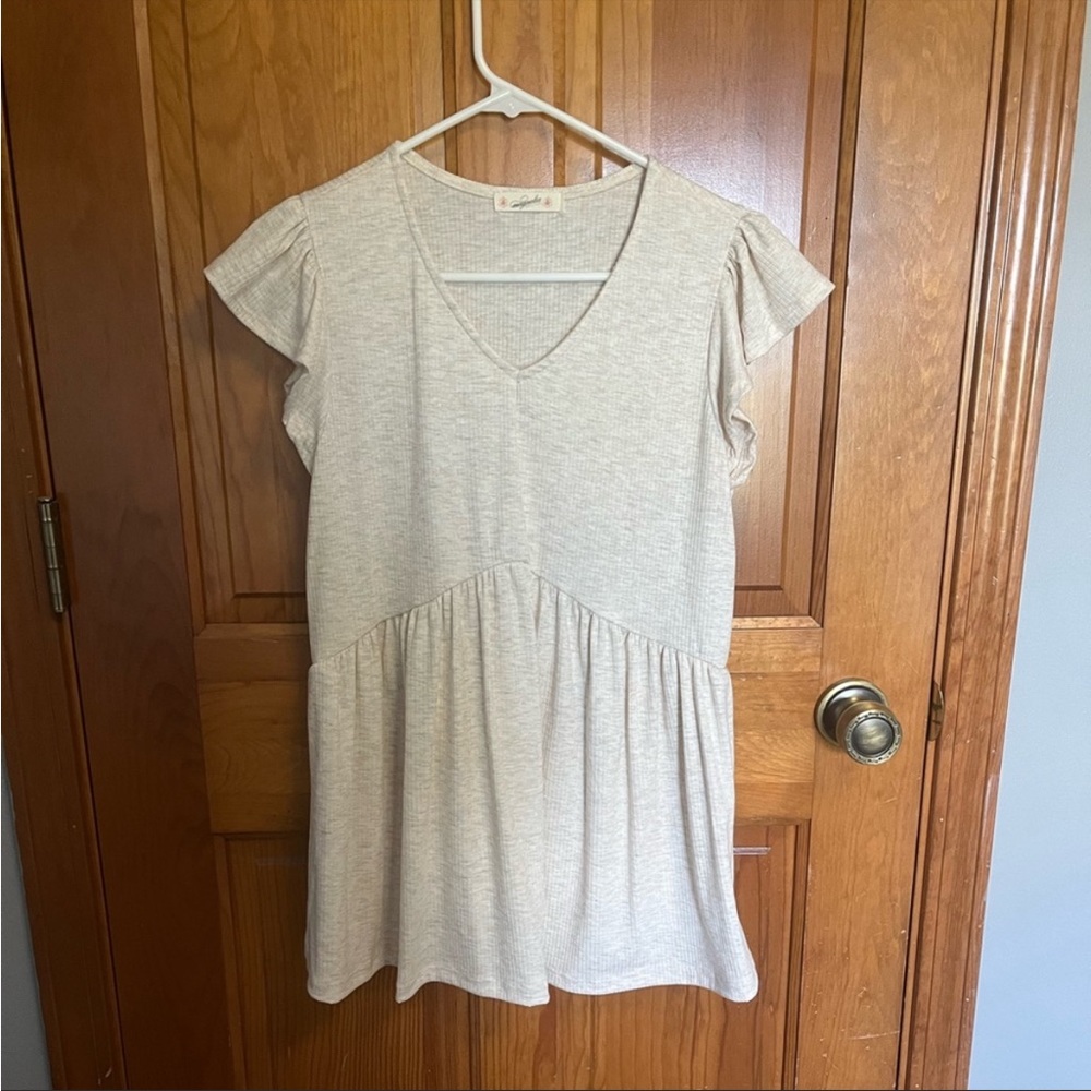 NWOT Magnolia Boutique Cream colored v-neck babydoll top size small